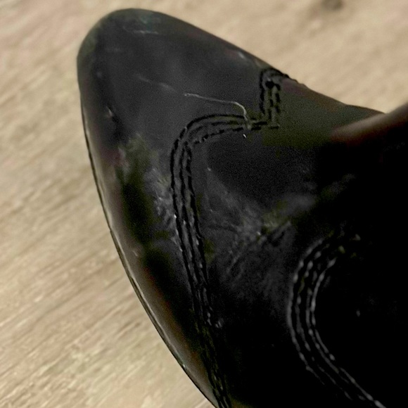 DKNY Boots calf high with cowboy detailing on the toe inside zip. - Picture 4 of 4